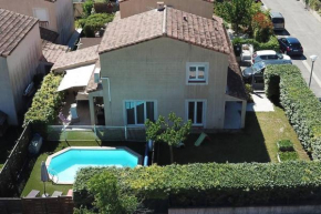 Maison avec piscine, idéale famille avec enfants., Rousset